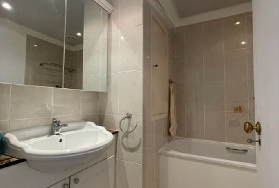 519889-large-9.jpg