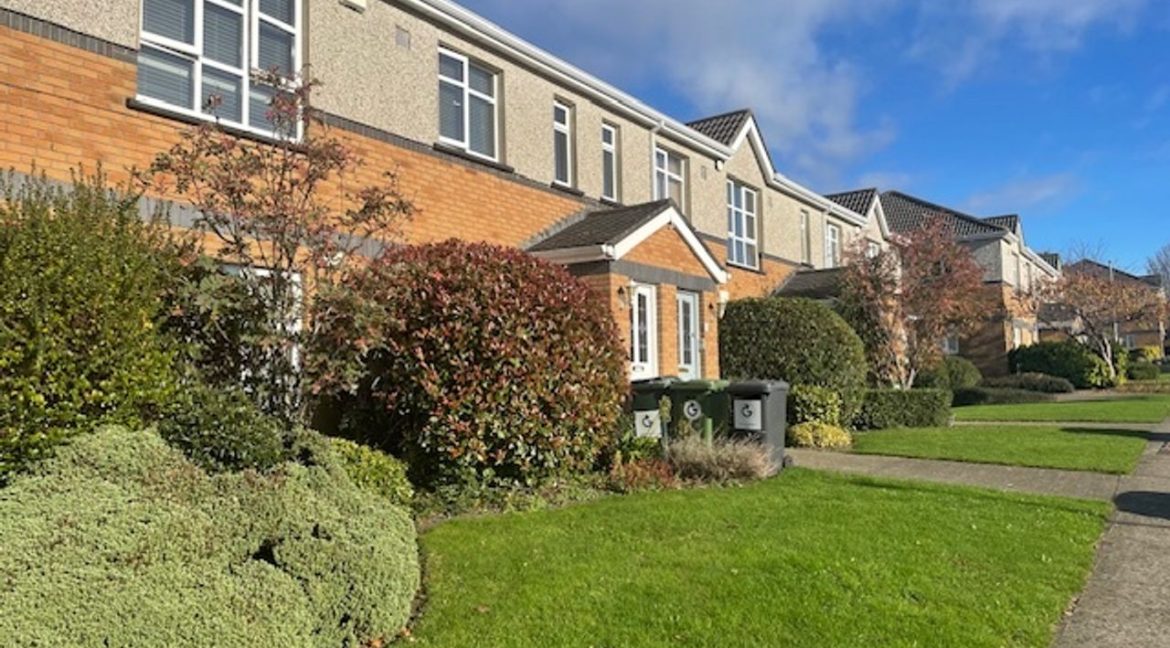 Olivers Estate Agent | 27 Parklands Court, Ballycullen 502002-large-0.jpg