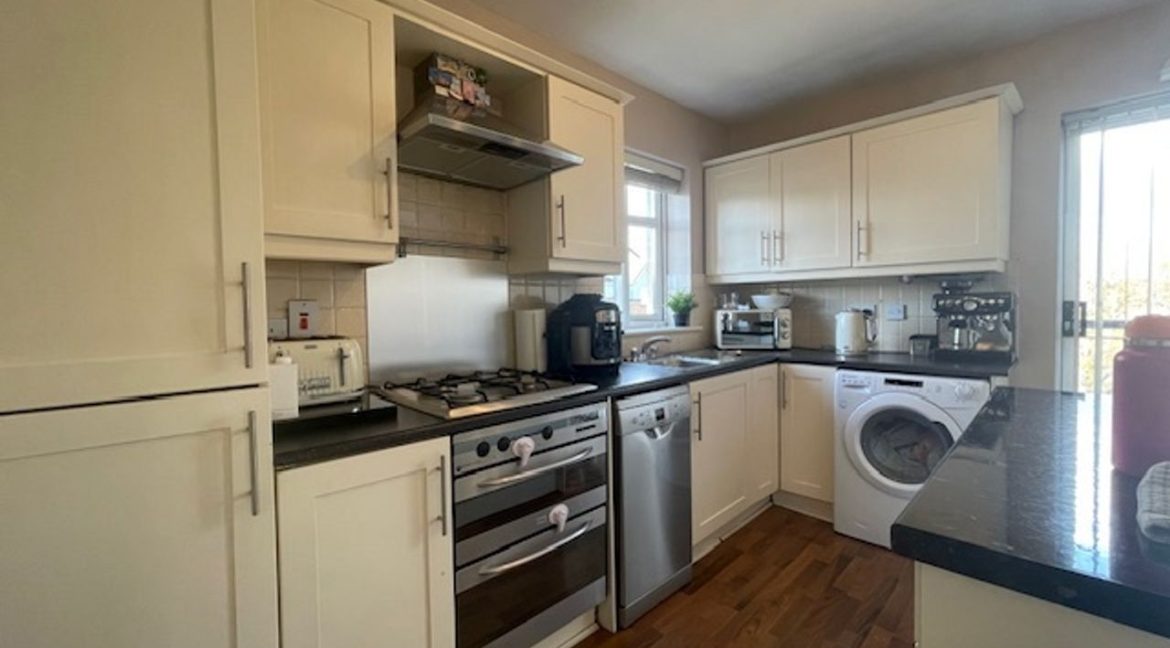 Olivers Estate Agent | 27 Parklands Court, Ballycullen 502002-large-2.jpg