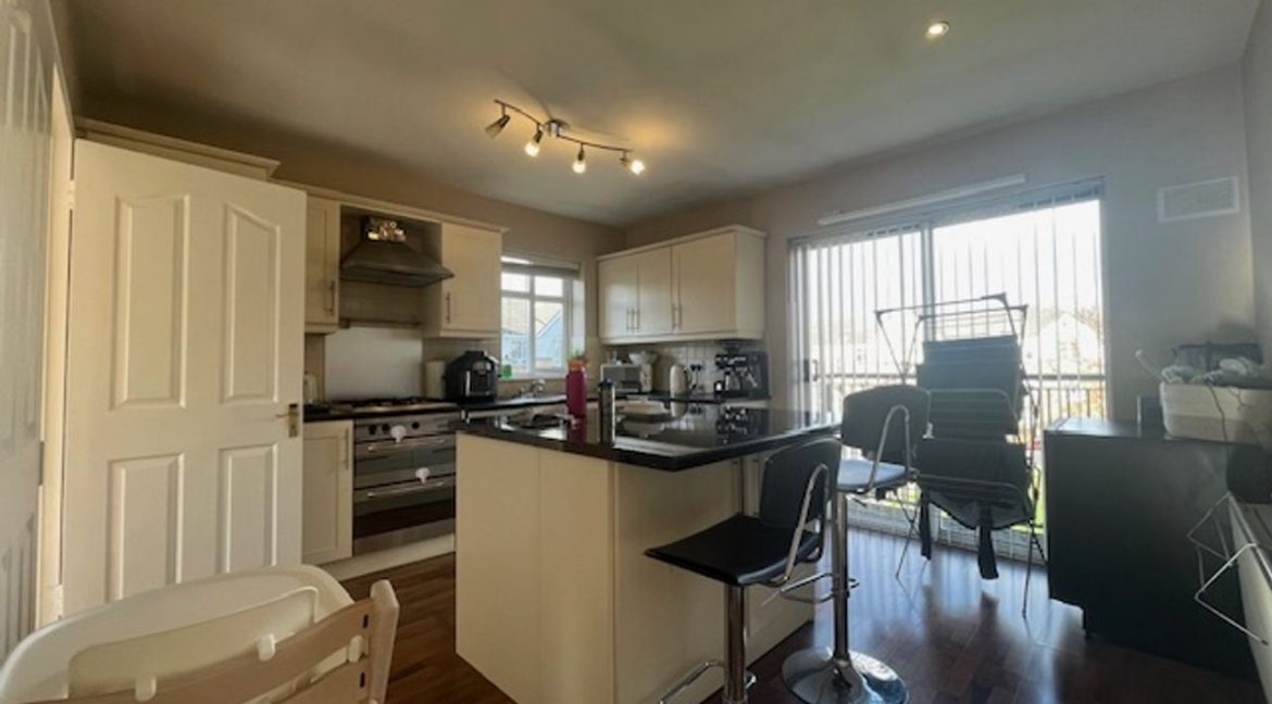 Olivers Estate Agent | 27 Parklands Court, Ballycullen 502002-large-4.jpg